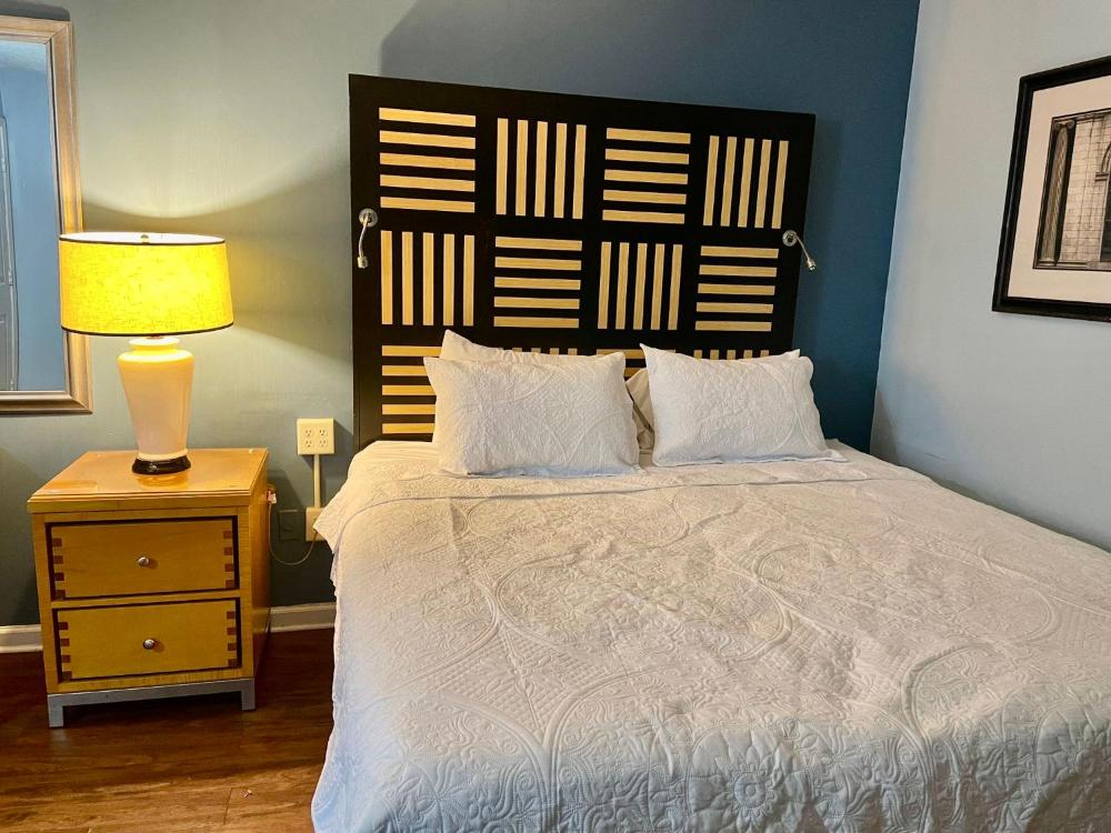 Deluxe King Room interior